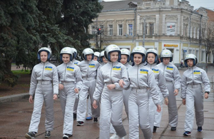 Квіти, військові та діти у «скафандрах»: Житомир святкує День космонавтики. ФОТО