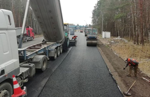 На кордоні з Білоруссю ремонтують ділянку автотраси Виступовичі – Житомир. ФОТО