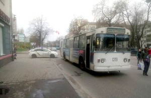 У Житомирі тролейбус збив жінку, коли та переходила дорогу. ФОТО