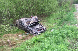 У Житомирській області Lexus перекинувся в кювет: водій відбувся забоями