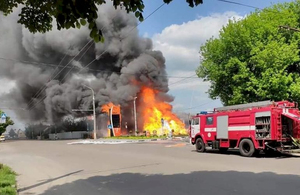 Потужна пожежа охопила АЗС Яркон у Житомирі: фото і відео з місця НП