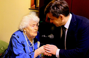 Житомирянка Олена Москальова відзначила своє 104-річчя. Мер прийшов особисто привітати жінку