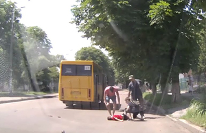 ДТП у Житомирі: хлопчик раптово вибіг на дорогу і був збитий маршруткою. ВІДЕО