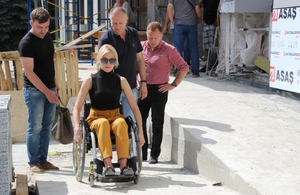 У Житомирі перевірили доступність «Прозорого офісу» для людей з інвалідністю. ФОТО