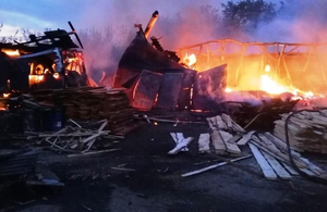 У Житомирській області масштабну пожежу на підприємстві гасили 15 рятувальників. ФОТО