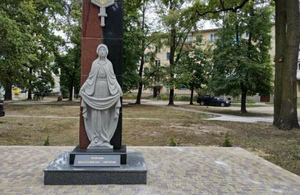 «Що за нелюди!» На Житомирщині спотворили пам'ятник воїнам України, який відкрили днем раніше