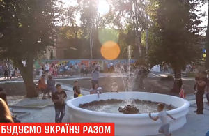 Волонтери власними силами відремонтували закинутий парк у селі на Житомирщині. ВІДЕО