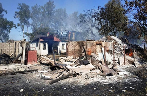 На Житомирщині через загоряння сухої трави ледь не згоріли житлові будинки. ФОТО