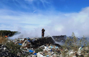 П'ятий день гасять сміттєзвалище на Житомирщині: рятувальники підозрюють підпал. ФОТО