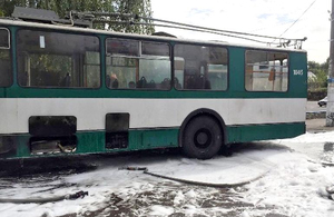 Пожежа в житомирському тролейбусі: рятувальники кажуть, що пасажирів в салоні не було. ФОТО