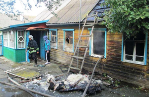 Пожежа на Житомирщині: з палаючого будинку сусіди винесли пенсіонера
