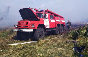 На півночі Житомирщини горять торфовища, пожежу гасять рятувальники з 4-х районів. ФОТО