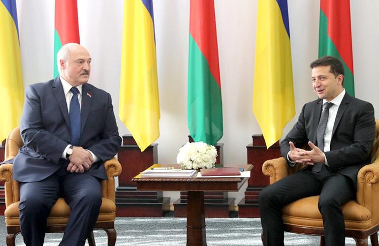 Война в Украине: Лукашенко, позволивший Путину бомбить Украину, пожелал украинцам 
