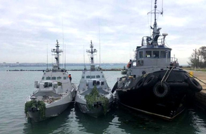 Росія передала Україні кораблі, захоплені рік назад біля Криму