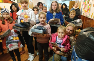 Житомирська волонтерка збирає подарунки для діток, що живуть у зоні бойових дій