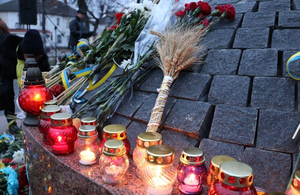 У Житомирі свічками й колосками вшанували пам'ять жертв Голодомору. ФОТО