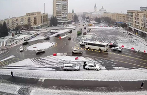 У Житомирі випав сніг. У міськраді кажуть, що дороги обробляють протиожеледними матеріалами