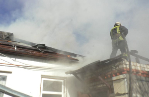 У Житомирі вогнеборці врятували від знищення житловий будинок, який охопив вогонь