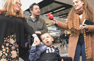 9-річний хлопчик з ДЦП, якого на Житомирщині прирекли на смерть, полетів в США в нову сім'ю. ВІДЕО