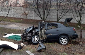 BMW на швидкості влетіла в таксі з пасажирами - троє загинули на місці, дівчинка з Італії померла в реанімації. ФОТО