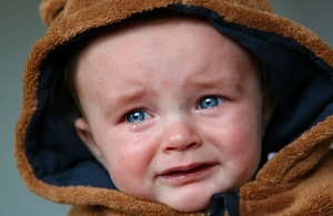 У Житомирській області батько ледь не задушив дитину, бо та голосно плакала