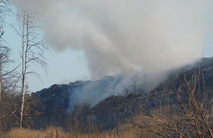 В Житомирі знову горить звалище: в небо піднявся стовп їдкого диму. ФОТО