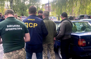 На хабарі затримано командира однієї з військових частин Житомирщини. ФОТО