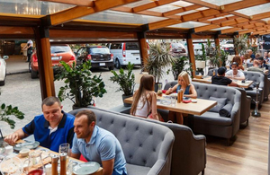 В Житомирі, щоб підтримати бізнес, спростили процедуру встановлення літніх терас біля кафе