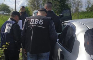 Щомісяця вимагав хабар: на Житомирщині затримали начальника райвідділу поліції