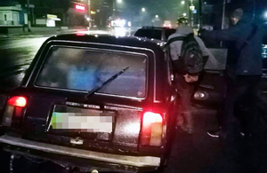 У Житомирі п'яний хлопець заснув у викраденому автомобілі