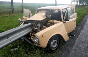 На Житомирщині відбійник наскрізь прошив «копійку»: водій відбувся подряпинами. ФОТО