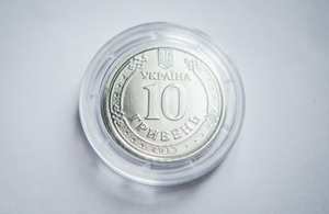В Україні з'явились монети номіналом 10 гривень: вони замінять банкноти. ФОТО