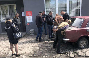 Амфетамін поштою: на Житомирщині спіймали чоловіків при отриманні «психотропної» посилки