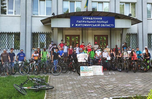 «Вимагаємо змін на дорогах»: велосипедисти у Житомирі влаштували акцію протесту. ФОТО