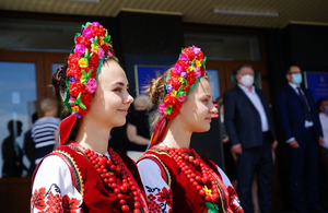 Влада заявляє про посилення карантину, а в той же день проводить у Житомирі свято з танцями і піснями. ФОТО