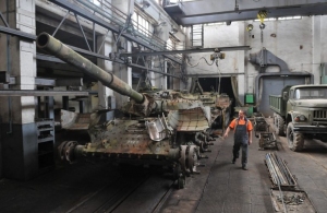 Розкрадання держкоштів на Житомирському бронетанковому: керівництво заявляє про сприяння слідству