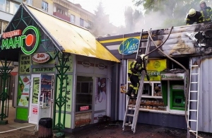 На центральній вулиці Житомира палав продуктовий магазин. ФОТО