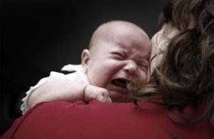 П'яна мати жорстоко побила немовля за гучний плач