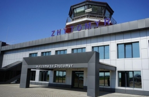 У Житомирі на нараді обговорили реконструкцію аеропорту: потрібне розширення смуги. ФОТО