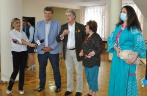 Віктор Ющенко приїхав до Житомира на пресконференцію, присвячену бджільництву