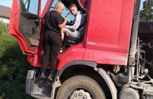 У Житомирі 13-річний хлопчик за кермом тягача влаштував ДТП і перегородив вулицю. ФОТО