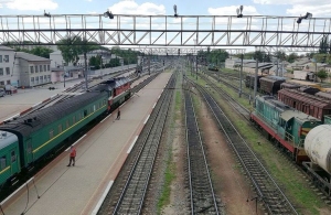 Подробиці трагедії на залізниці: дівчинка полізла під поїзд, щоб скоротити дорогу до школи