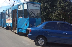 ДТП в Житомирі заблокувала рух трамваїв. ФОТО