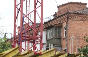 Будівництво бізнес-центру на Київській: в будинках навколо продовжують утворюватись тріщини. ВІДЕО