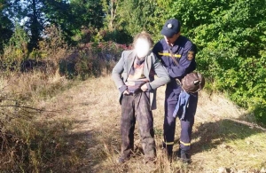 У Житомирській області жінка впала в глибоку яму і провела в ній всю ніч. ФОТО