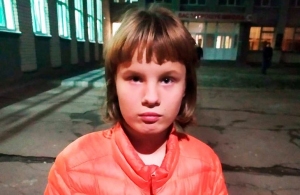 Втекла вночі з дому: у Житомирі поліція та рідні розшукують 12-річну дівчинку