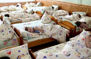 Скандал на Житомирщині: мама звинувачує няню садочку у побитті дитини. ВІДЕО