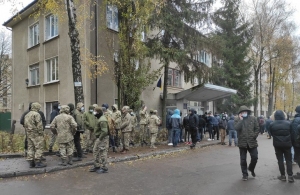 У Житомирі під стінами Держгеокадастра протестували бійці АТО/ООС. ФОТО