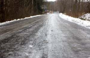 Сніг та ожеледь: за кілька днів погода завдасть клопоту водіям