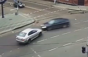 У центрі Житомира зіткнулися дві машини Skoda: відео з камер спостереження